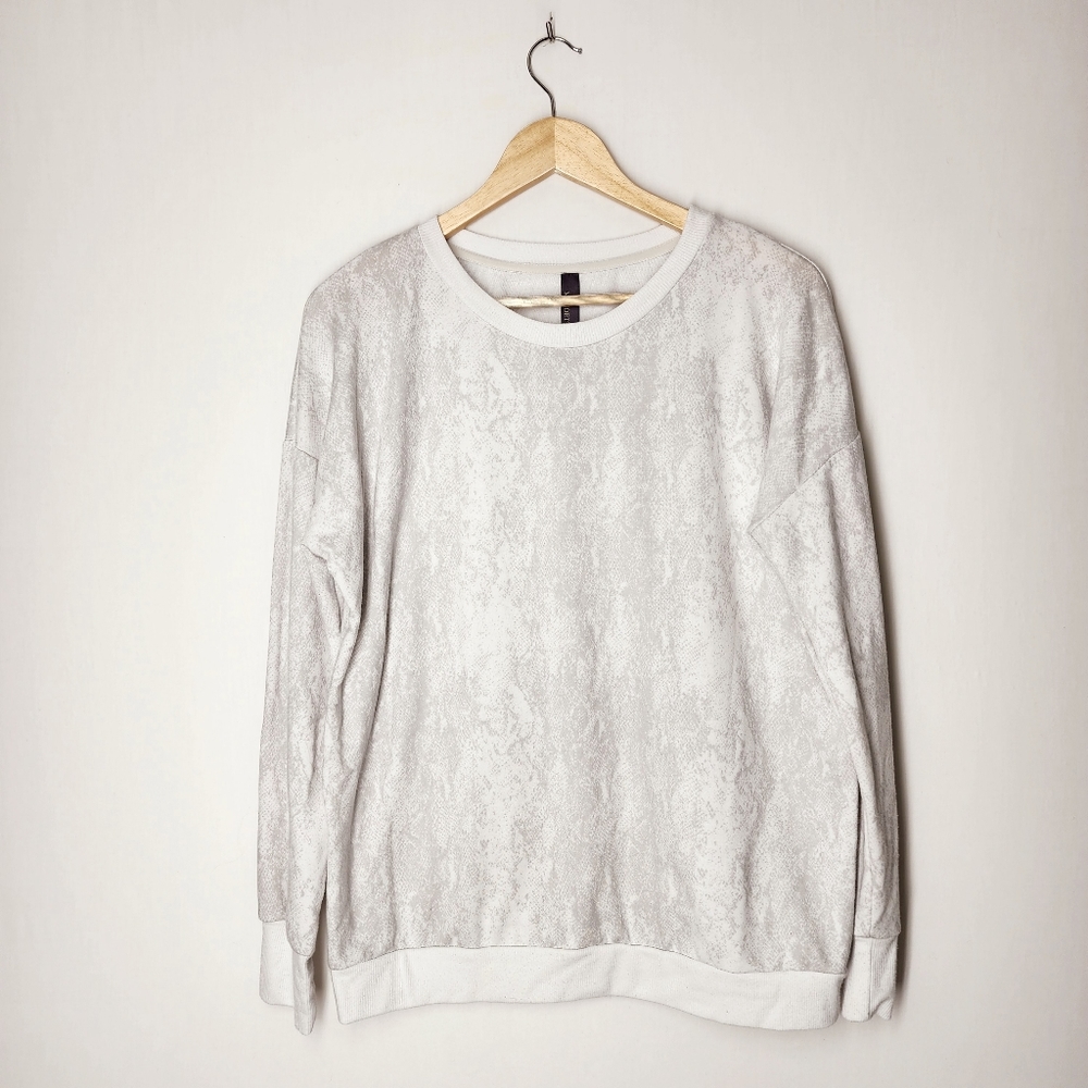 Mondetta Cozy White and Gray Snake Print Sweatshirt Size Large